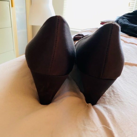 Girls Nordstrom BP Platinum brown satin wedge heels with bow front - Picture 5 of 6